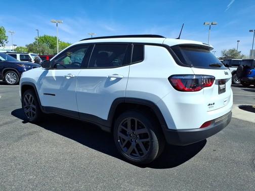 Bright White Clearcoat 2026 Jeep Compass Latitude Altitude