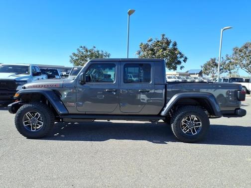 Granite Crystal Metallic Clearcoat 2026 Jeep Gladiator Mojave X