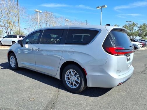 Silver Mist Clearcoat 2026 Chrysler Pacifica Select