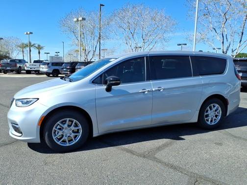 Silver Mist Clearcoat 2026 Chrysler Pacifica Select
