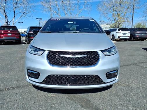Silver Mist Clearcoat 2026 Chrysler Pacifica Select