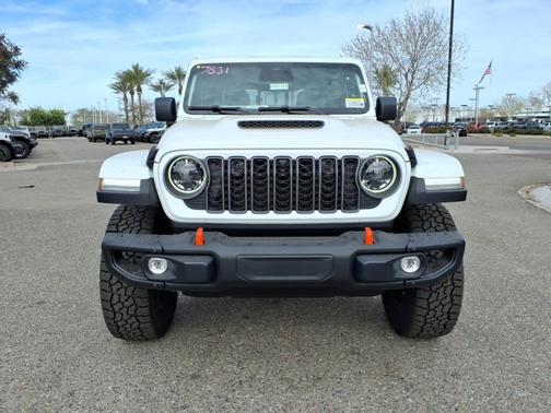 Bright White Clearcoat 2026 Jeep Gladiator Mojave X