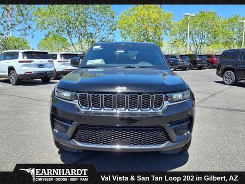 Diamond Black Crystal Pearlcoat 2025 Jeep Grand Cherokee Laredo X