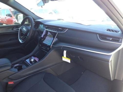 Diamond Black Crystal Pearlcoat 2025 Jeep Grand Cherokee Laredo X
