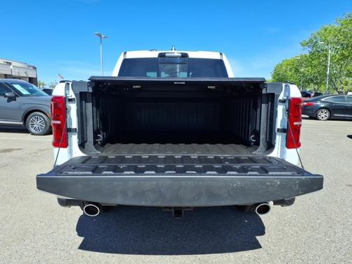 Ivory White Tri-Coat Pearlcoat 2026 RAM 1500 Longhorn