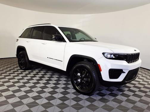 Bright White Clearcoat 2025 Jeep Grand Cherokee Altitude