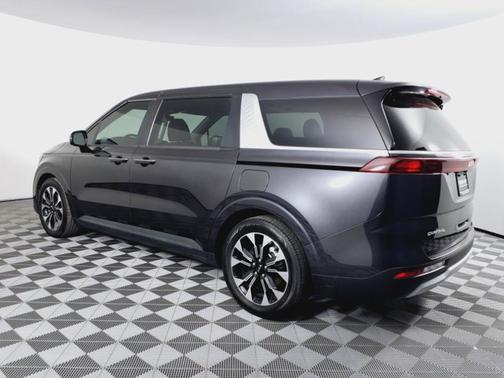 2023 Kia Carnival EX