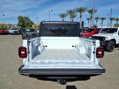 Bright White Clearcoat 2026 Jeep Gladiator Rubicon