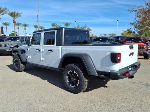 Bright White Clearcoat 2026 Jeep Gladiator Rubicon