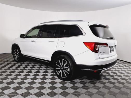 2022 Honda Pilot Touring 7-Passenger