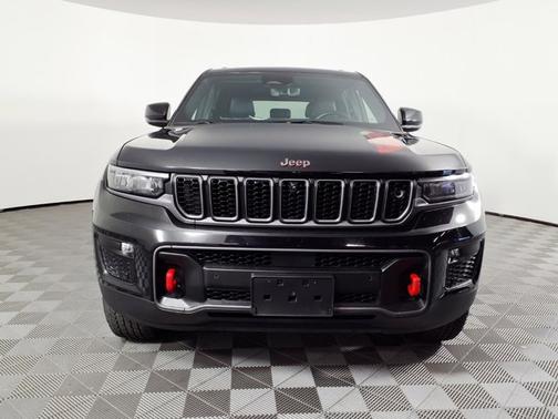 Diamond Black Crystal Pearlcoat 2022 Jeep Grand Cherokee Trailhawk