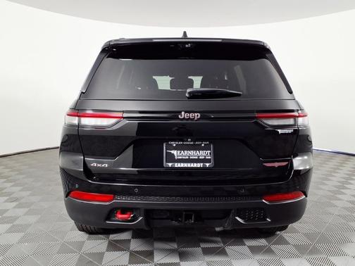 Diamond Black Crystal Pearlcoat 2022 Jeep Grand Cherokee Trailhawk