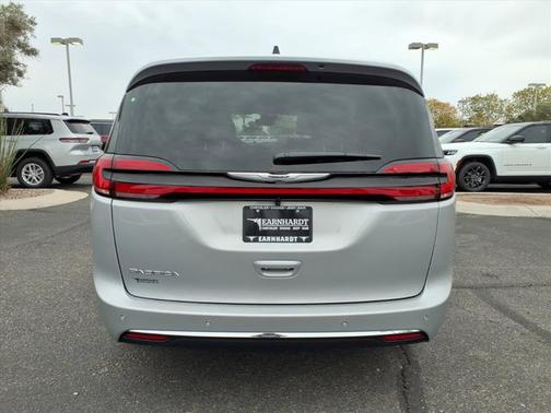 Silver Mist Clearcoat 2026 Chrysler Pacifica Select
