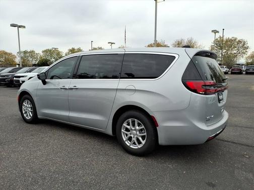 Silver Mist Clearcoat 2026 Chrysler Pacifica Select