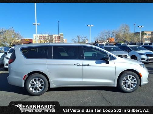 Silver Mist Clearcoat 2026 Chrysler Pacifica Select