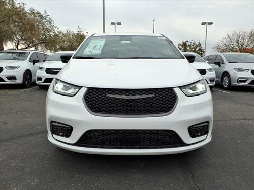 Bright White Clearcoat 2026 Chrysler Pacifica Select