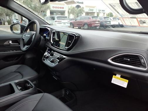 Bright White Clearcoat 2026 Chrysler Pacifica Select