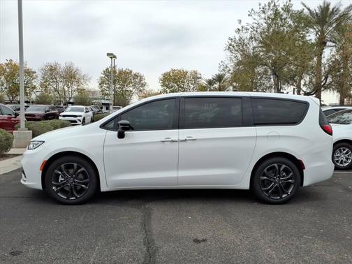 Bright White Clearcoat 2026 Chrysler Pacifica Select