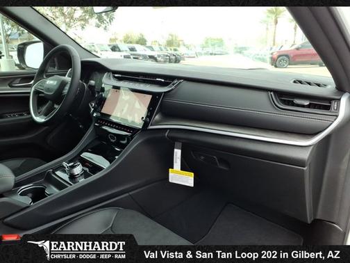 2026 Jeep Grand Cherokee Laredo Altitude