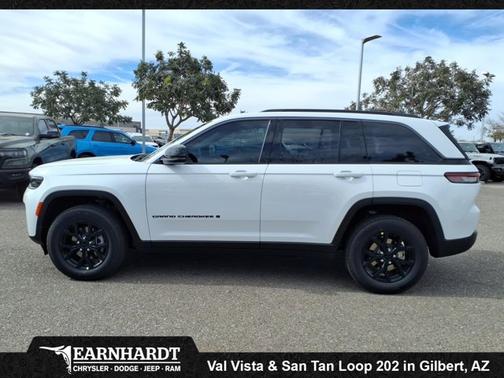 2026 Jeep Grand Cherokee Laredo Altitude