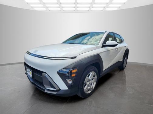 White 2024 Hyundai KONA SE