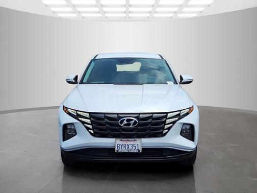 White 2022 Hyundai TUCSON SE