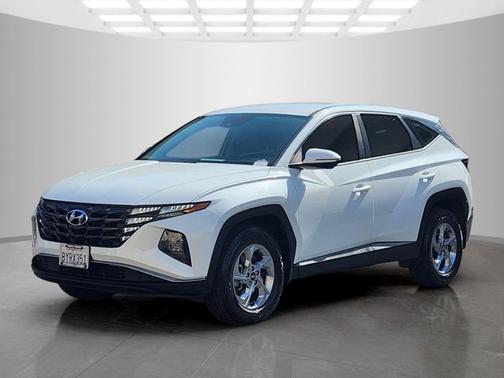 White 2022 Hyundai TUCSON SE