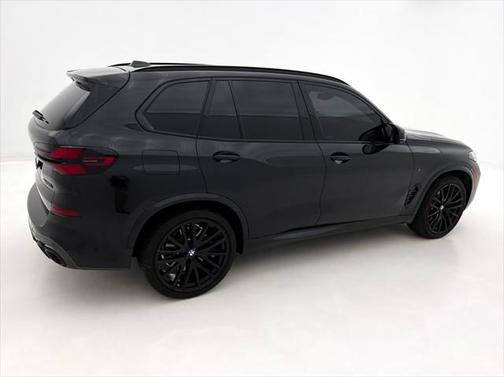 2025 BMW X5 M60i
