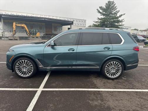 2025 BMW X7 xDrive40i
