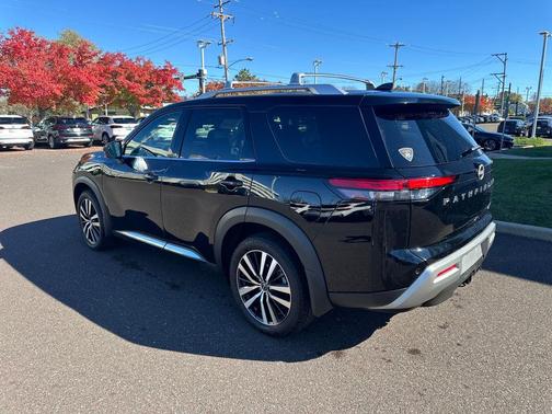 2024 Nissan Pathfinder Platinum 4WD