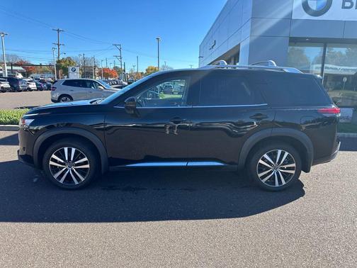 2024 Nissan Pathfinder Platinum 4WD