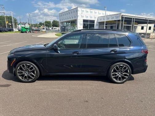 2023 BMW X7 M60i