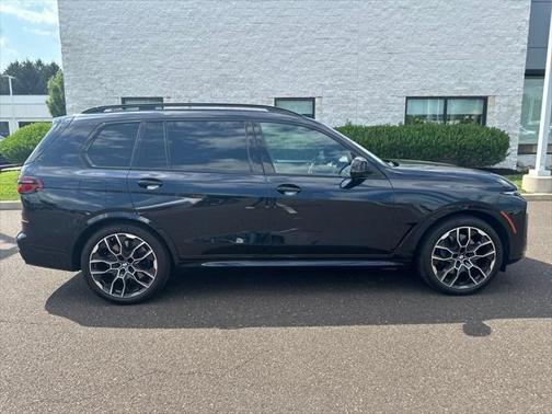 2023 BMW X7 M60i