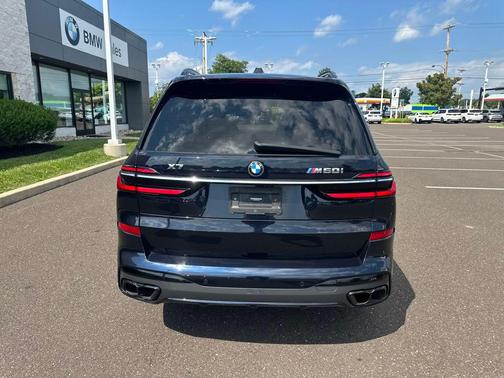 2023 BMW X7 M60i