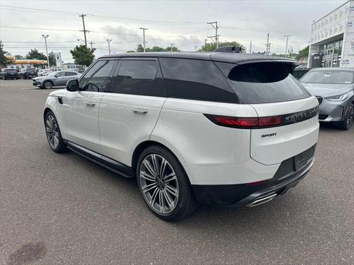 2025 Land Rover Range Rover Sport SE