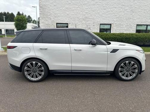 2025 Land Rover Range Rover Sport SE