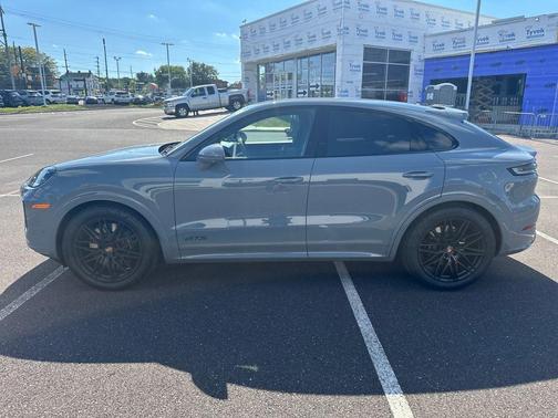 2025 Porsche Cayenne GTS