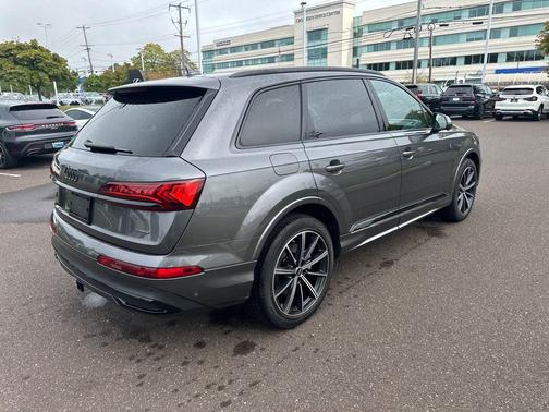2023 Audi Q7 55 Premium Plus