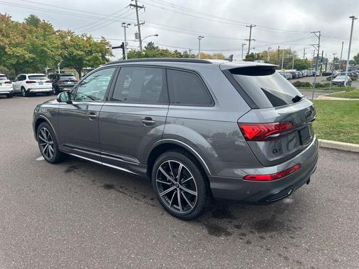 2023 Audi Q7 55 Premium Plus