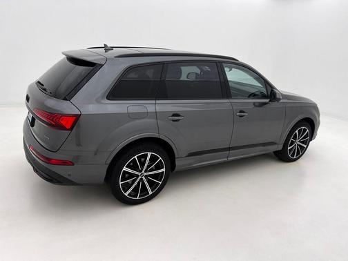 2023 Audi Q7 55 Premium Plus
