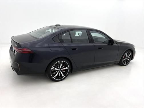 2025 BMW i5 M60
