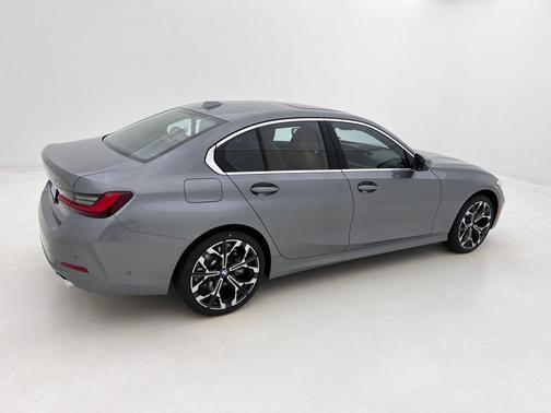 2026 BMW 330 i xDrive