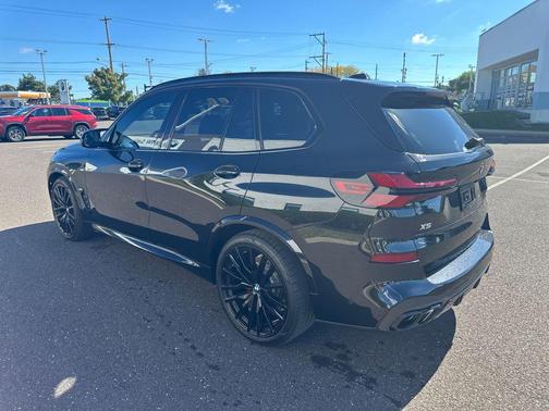 2025 BMW X5 M60i