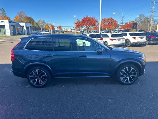 2020 Volvo XC90 T6 Momentum