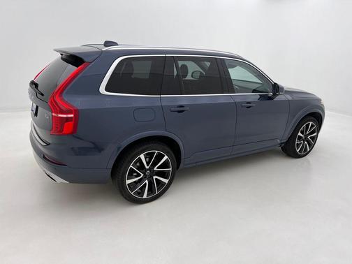 2020 Volvo XC90 T6 Momentum