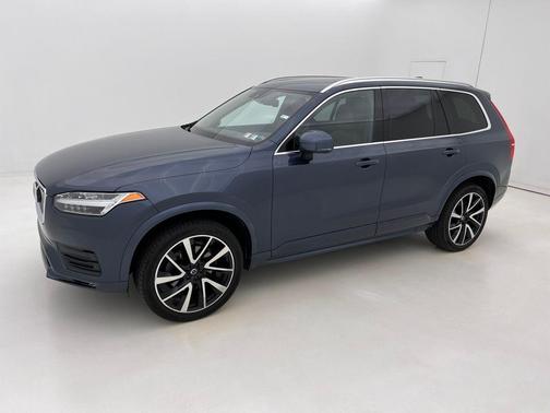 2020 Volvo XC90 T6 Momentum