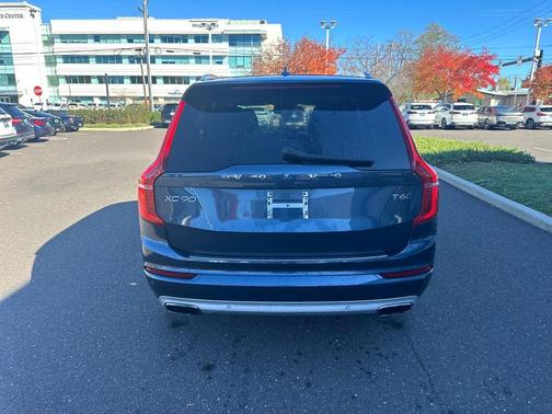 2020 Volvo XC90 T6 Momentum