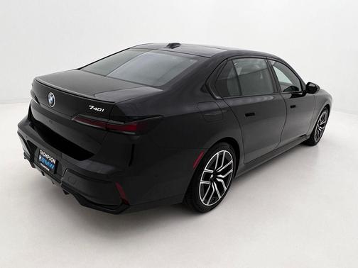 2026 BMW 740 i xDrive