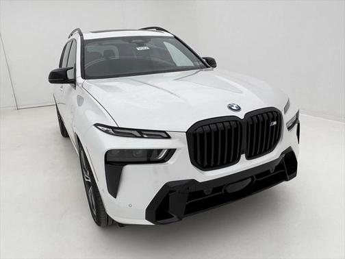 2025 BMW X7 M60i