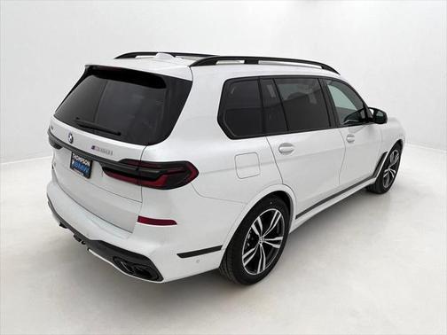 2025 BMW X7 M60i